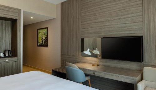 Standard King Bed, (Comp. Shuttle to DMCC Metro, Marina Mall & JBR, 20% off on F&B outlet)