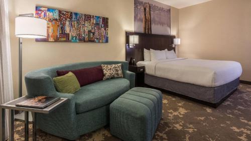 King Room with Sofa Bed