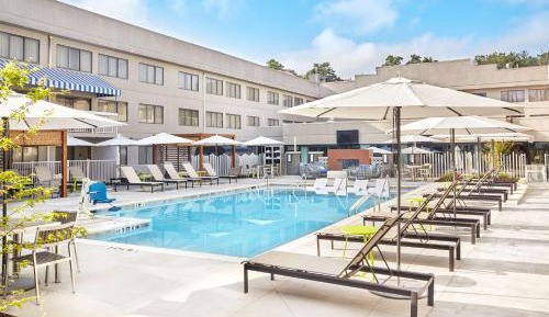 King Suite with Pool View