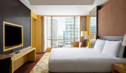 Executive Suite with Lounge Access