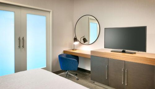 One-Bedroom Family Suite - Non-Smoking