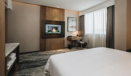 Deluxe Queen Room
