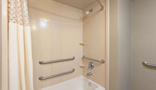 King Room with Accessible Tub - Mobility and Hearing Access/Non-Smoking