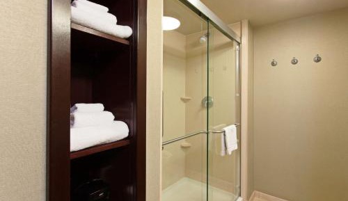 King Room with King Bed - Non-Smoking