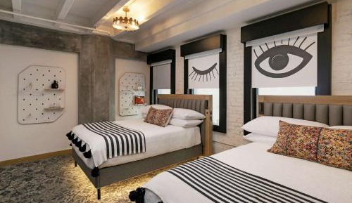 Studio with Two Queen Beds