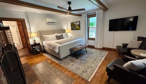 Double Room with Private Bathroom
