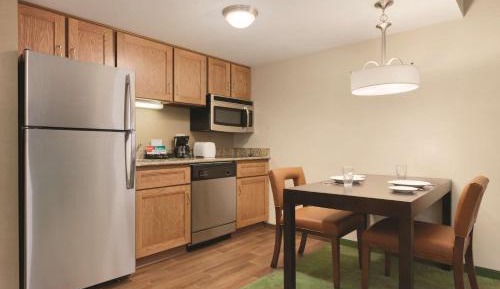 One-Bedroom Queen Suite with Two Queen Beds - Non-Smoking