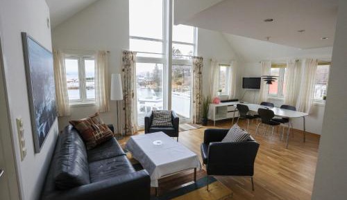 Two-Bedroom Apartment with Sleeping Alcove