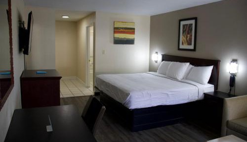 Deluxe King Suite