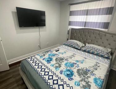 Queen Room with Shared Bathroom