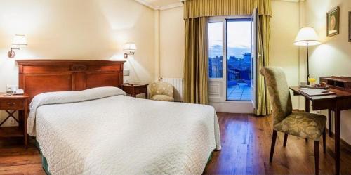 Double or Twin Room with Terrace