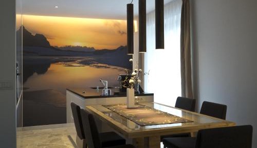 Deluxe One-Bedroom Apartment