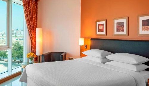 1 Bedroom Suite, 1 King with complimentary shuttle service to Dubai Mall & Kite Beach