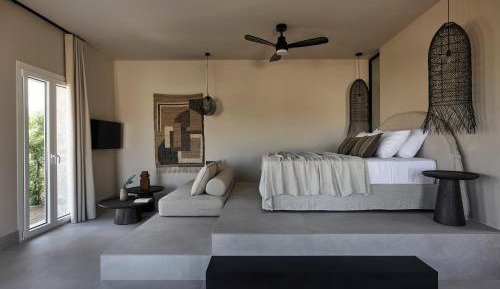 Honeymoon Suite with indoor jetted tub