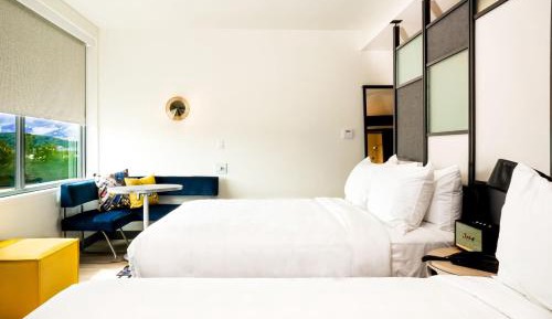 Aloft, Guest room, 2 Queen