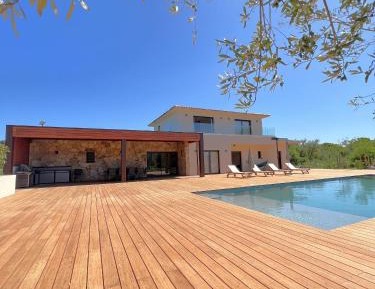 Villa - Beach Front