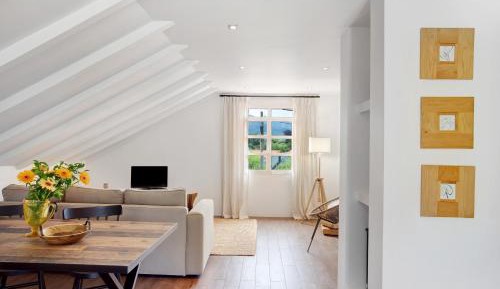 Superior One-Bedroom Apartment with Balcony