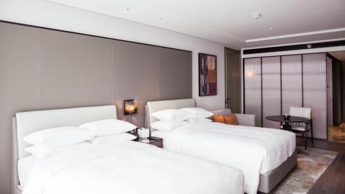 Club Room with Garden View - Club Lounge Access