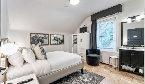 Queen Room