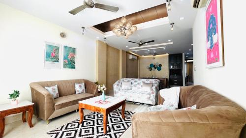 Superior Three Bedroom Apartment
