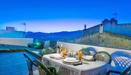 Apartment with Mountain View
