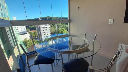 Apartment with Mountain View