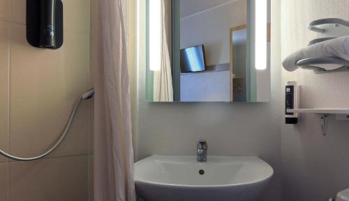 Twin Room - Non-Smoking