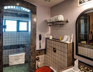  The Windsor Suite