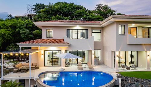 Four-Bedroom Holiday Home
