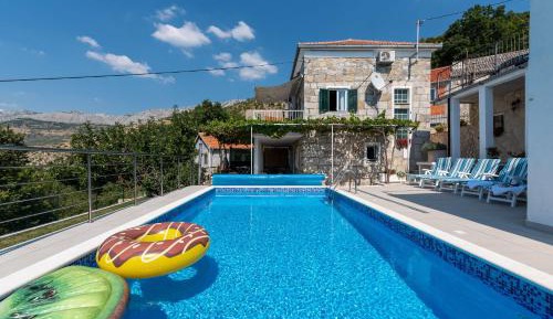 Four-Bedroom Holiday Home