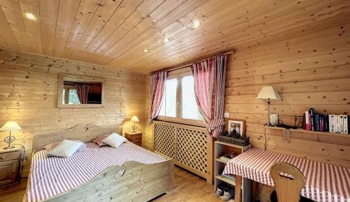 Chalet (8 Adults)