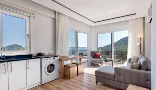 Deluxe Double Room with Balcony and Sea View