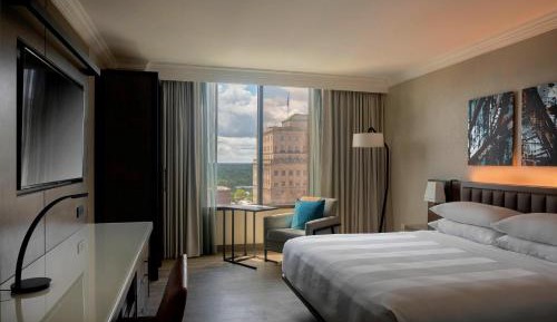 Guest room, 1 King, City view, High floor