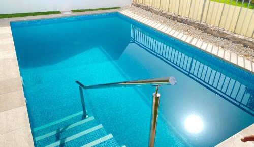 Apartment with Pool View 