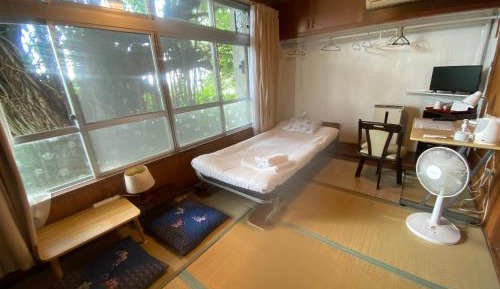 Economy Twin Room with Shared Bathroom