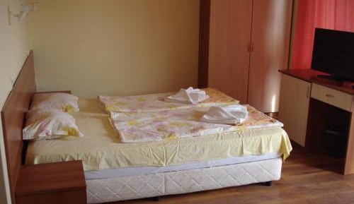 Family Room (2 Adults + 1 Child)