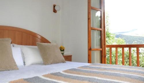 Apartment with Mountain View
