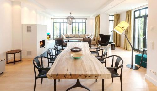 Three-Bedroom Apartment with Balcony