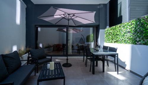 Deluxe Two-Bedroom Apartment with Garden View