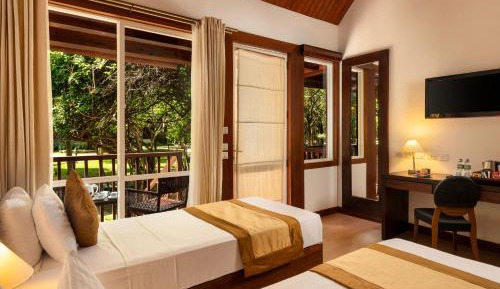 Deluxe Room with Special Complimentary Sri Lankan Dinner at Mud Hut and Ayurveda Spa treatment per reservation