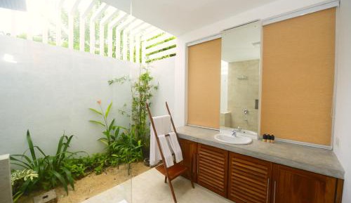 Deluxe Double Room with Balcony and Sea View