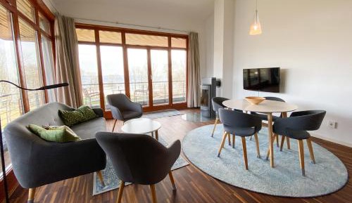 Apartment with Lake View