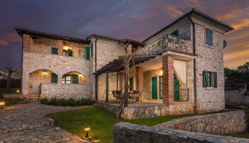 Four Bedroom Villa with Private Pool- Village Radici