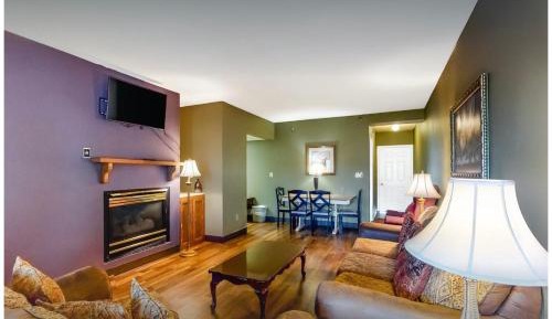 Two-Bedroom Apartment with Mountain View