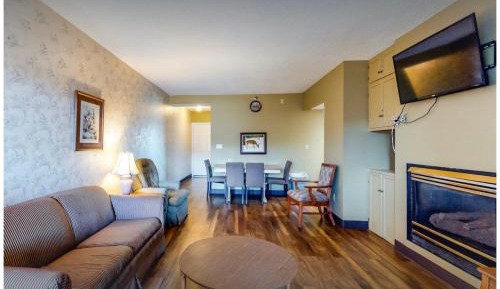 Two-Bedroom Apartment with Mountain View