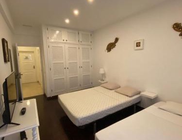 Triple Room with Balcony and Shared Bathroom