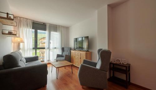 Apartment with Mountain View
