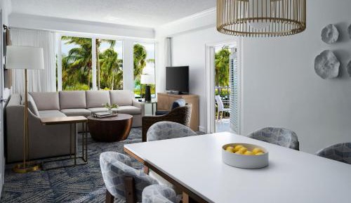 One-Bedroom King Villa with Sofa Bed and Balcony