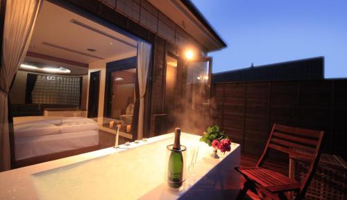 Deluxe King with Open-Air Spa Bath