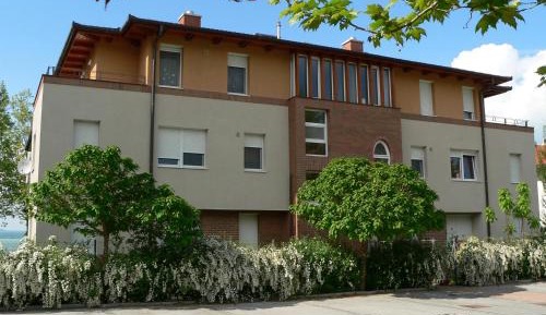 Apartment with Lake View